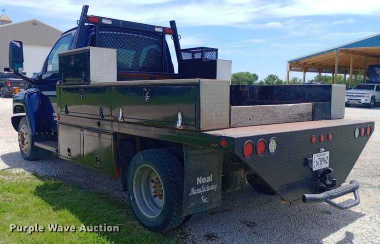 image for item DQ7139 2003 GMC C4500 flatbed truck