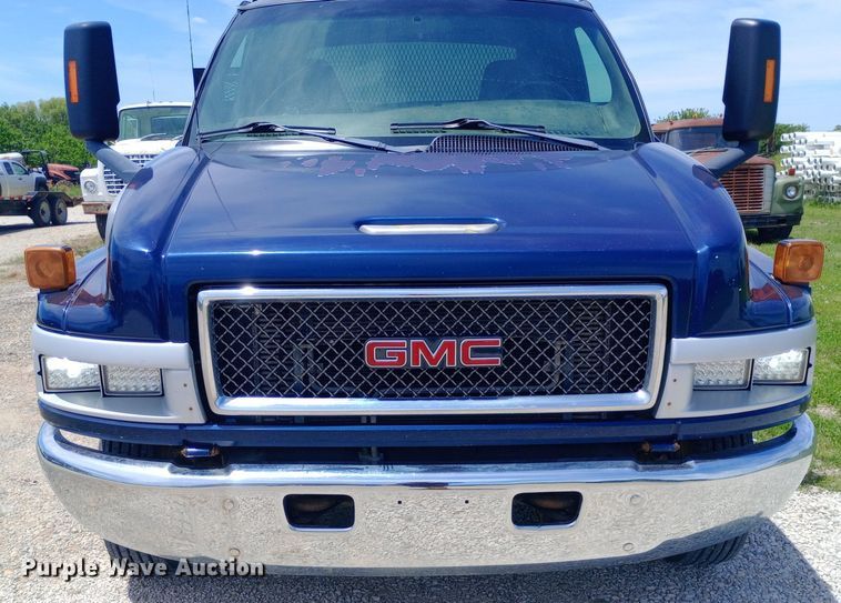 image for item DQ7139 2003 GMC C4500 flatbed truck