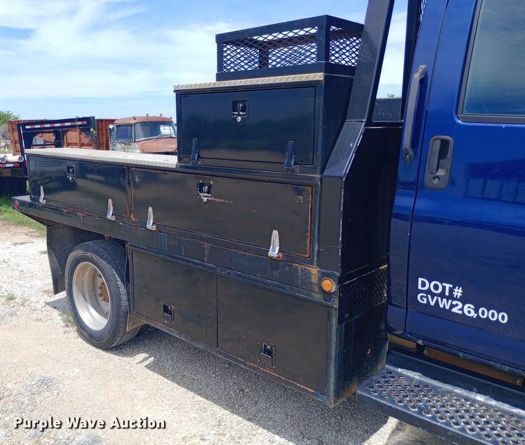 image for item DQ7139 2003 GMC C4500 flatbed truck