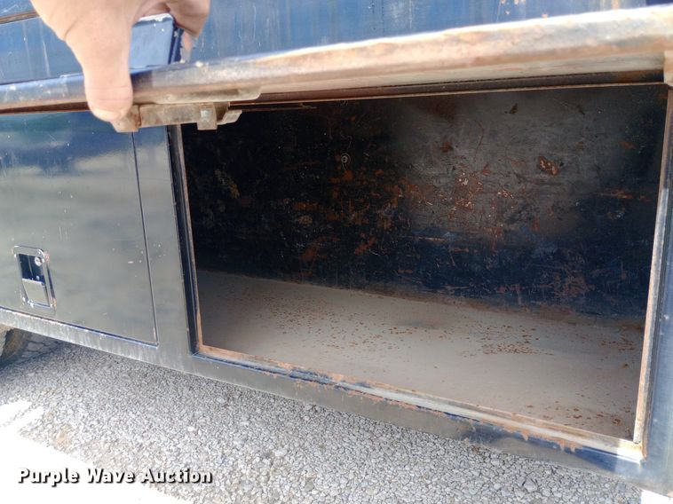 image for item DQ7139 2003 GMC C4500 flatbed truck