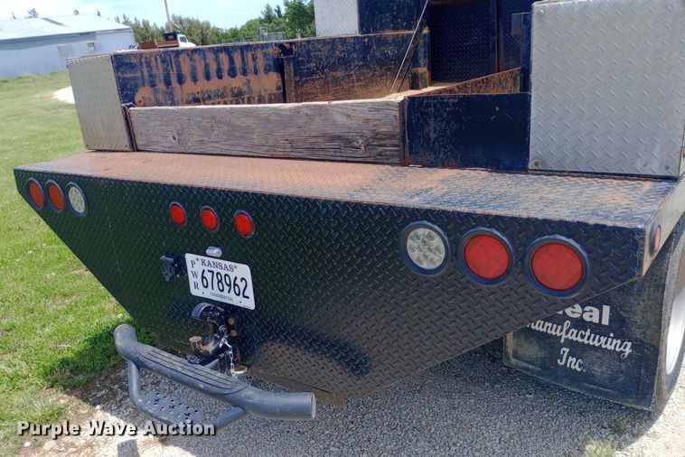 image for item DQ7139 2003 GMC C4500 flatbed truck