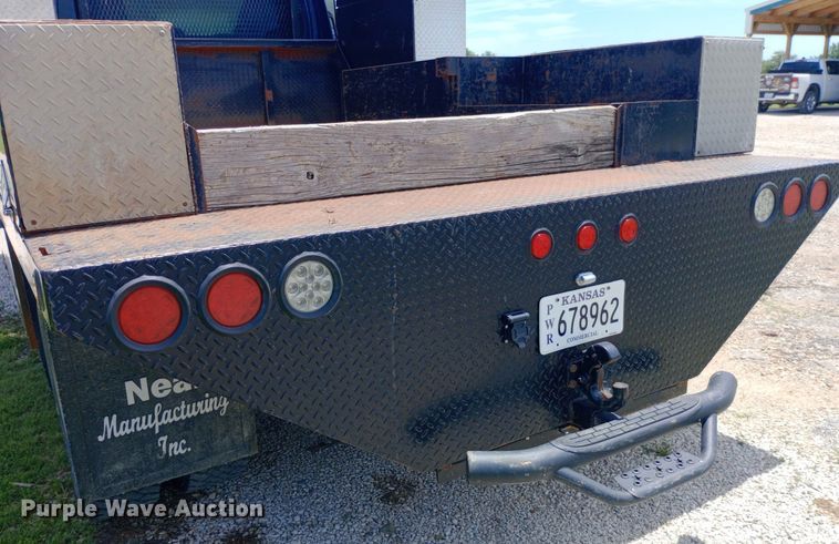 image for item DQ7139 2003 GMC C4500 flatbed truck