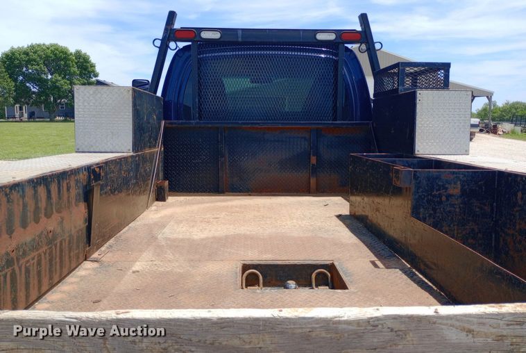 image for item DQ7139 2003 GMC C4500 flatbed truck