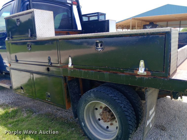 image for item DQ7139 2003 GMC C4500 flatbed truck