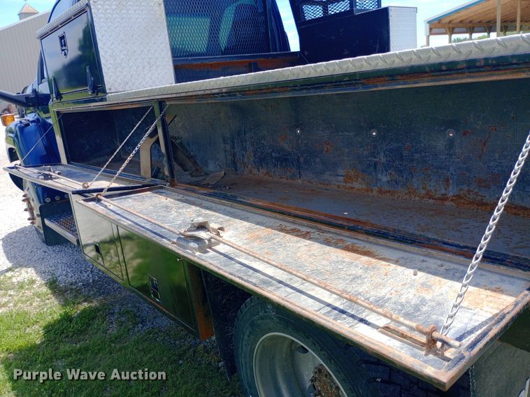 image for item DQ7139 2003 GMC C4500 flatbed truck