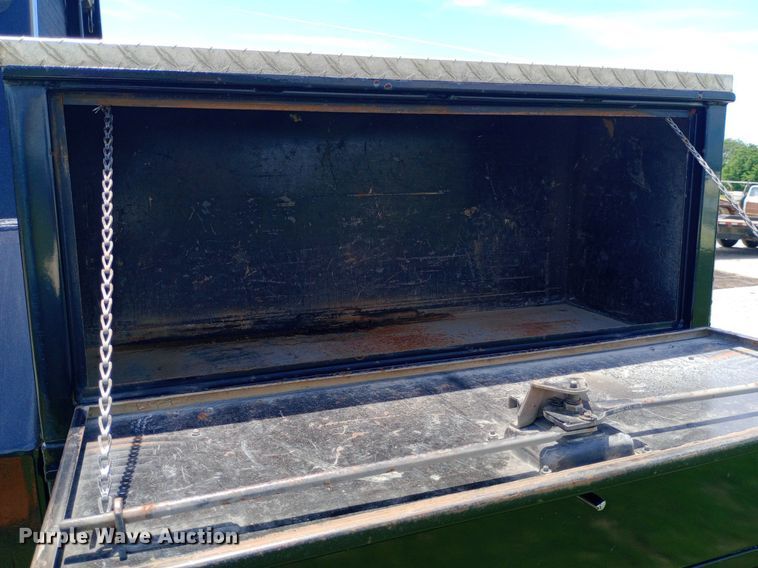 image for item DQ7139 2003 GMC C4500 flatbed truck