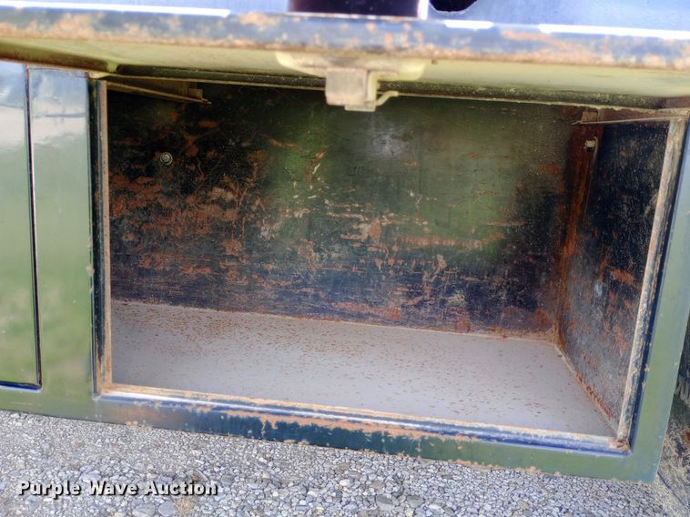 image for item DQ7139 2003 GMC C4500 flatbed truck