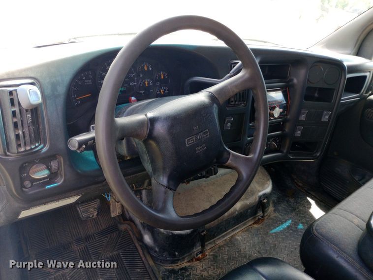 image for item DQ7139 2003 GMC C4500 flatbed truck