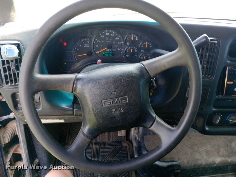 image for item DQ7139 2003 GMC C4500 flatbed truck