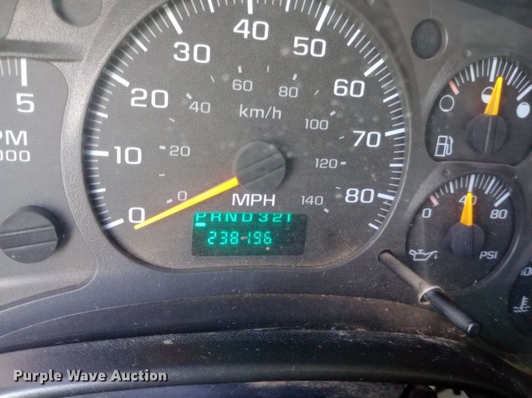 image for item DQ7139 2003 GMC C4500 flatbed truck