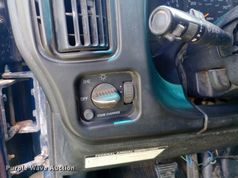 image for item DQ7139 2003 GMC C4500 flatbed truck