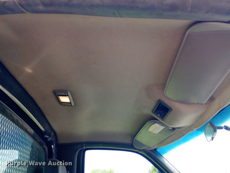 image for item DQ7139 2003 GMC C4500 flatbed truck