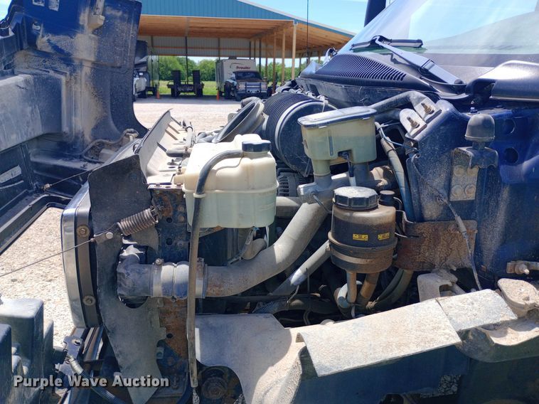 image for item DQ7139 2003 GMC C4500 flatbed truck