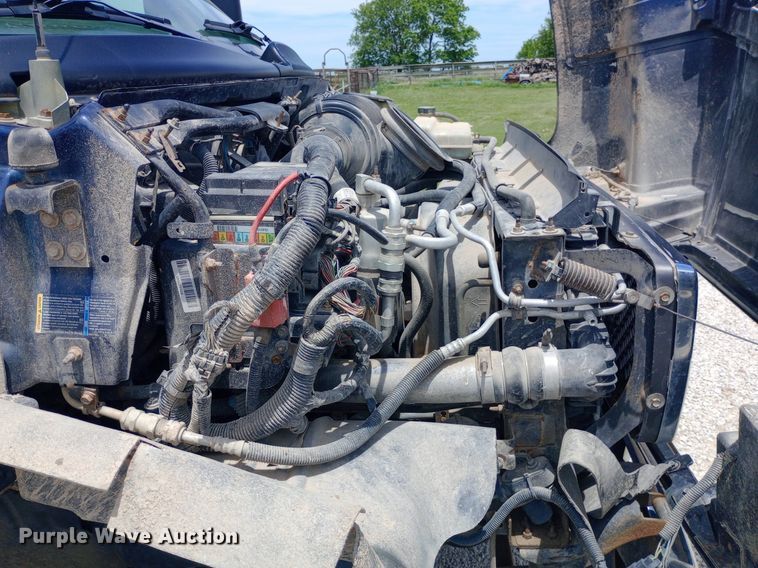 image for item DQ7139 2003 GMC C4500 flatbed truck