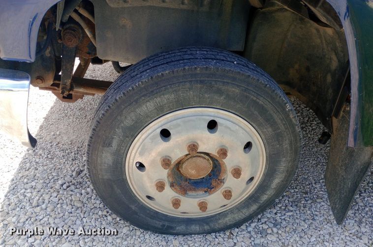 image for item DQ7139 2003 GMC C4500 flatbed truck