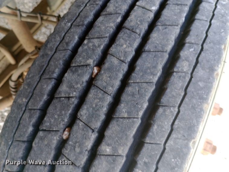 image for item DQ7139 2003 GMC C4500 flatbed truck