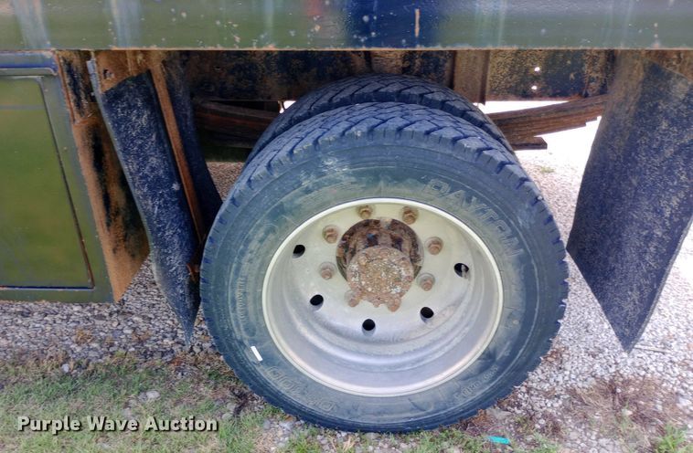 image for item DQ7139 2003 GMC C4500 flatbed truck