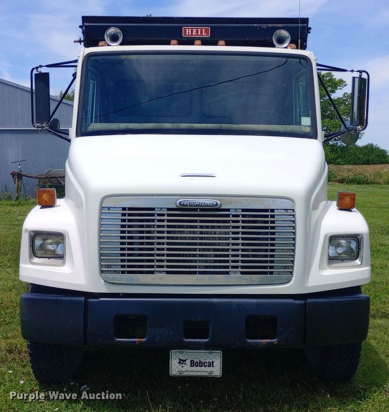 image for item DQ7140 1999 Freightliner  FL80 dump truck