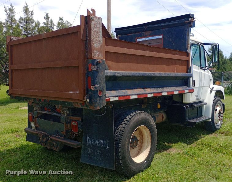 image for item DQ7140 1999 Freightliner  FL80 dump truck