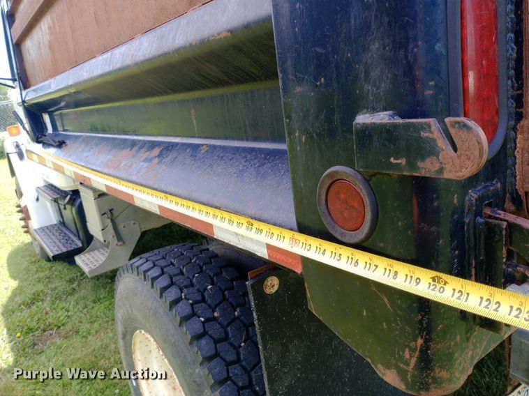 image for item DQ7140 1999 Freightliner  FL80 dump truck