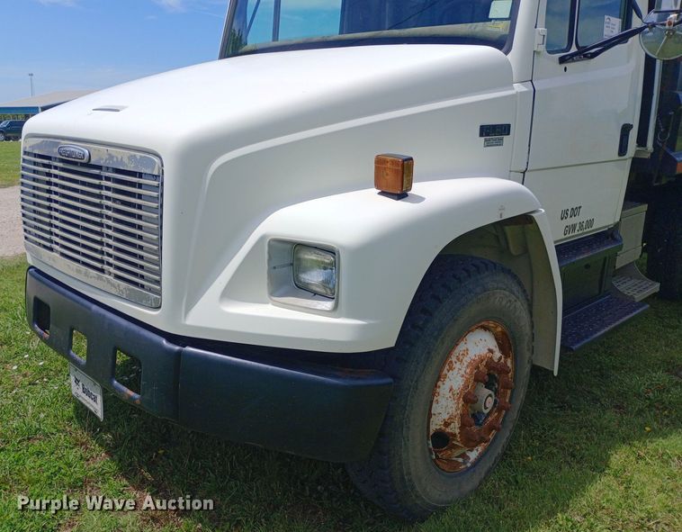 image for item DQ7140 1999 Freightliner  FL80 dump truck