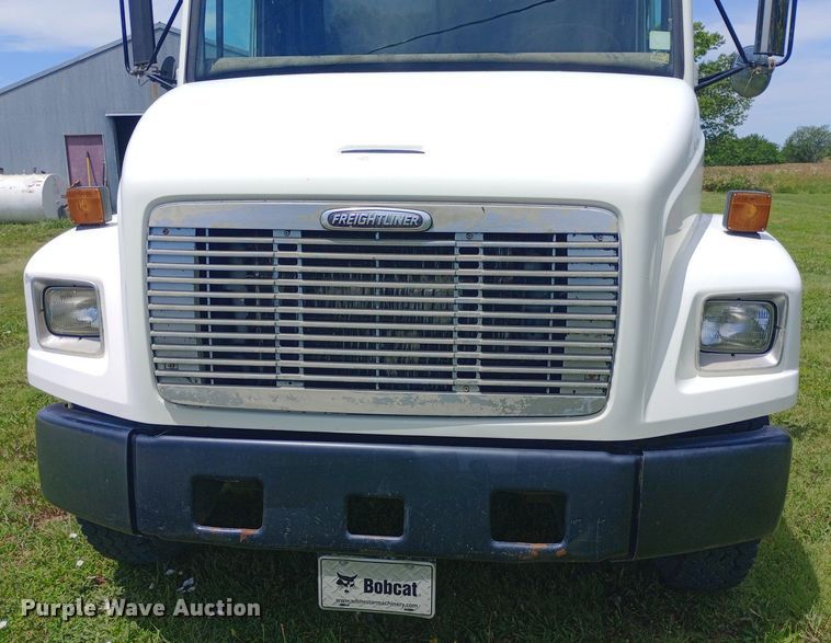 image for item DQ7140 1999 Freightliner  FL80 dump truck