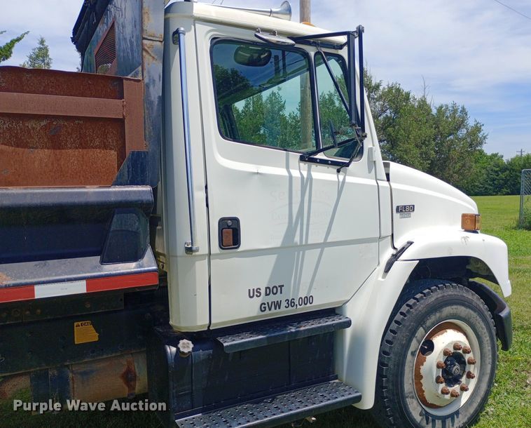 image for item DQ7140 1999 Freightliner  FL80 dump truck