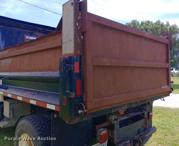 image for item DQ7140 1999 Freightliner  FL80 dump truck