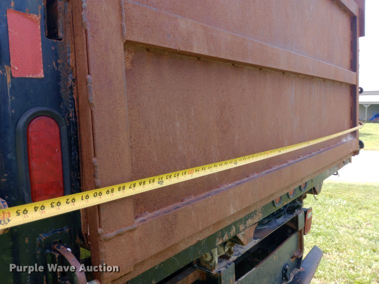 image for item DQ7140 1999 Freightliner  FL80 dump truck