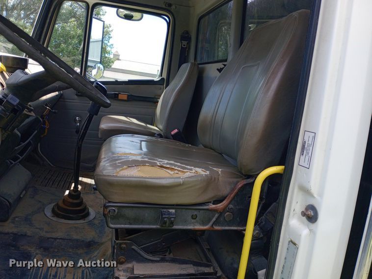 image for item DQ7140 1999 Freightliner  FL80 dump truck