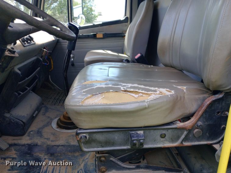 image for item DQ7140 1999 Freightliner  FL80 dump truck