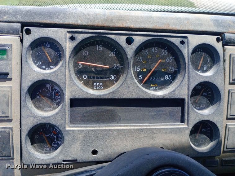 image for item DQ7140 1999 Freightliner  FL80 dump truck