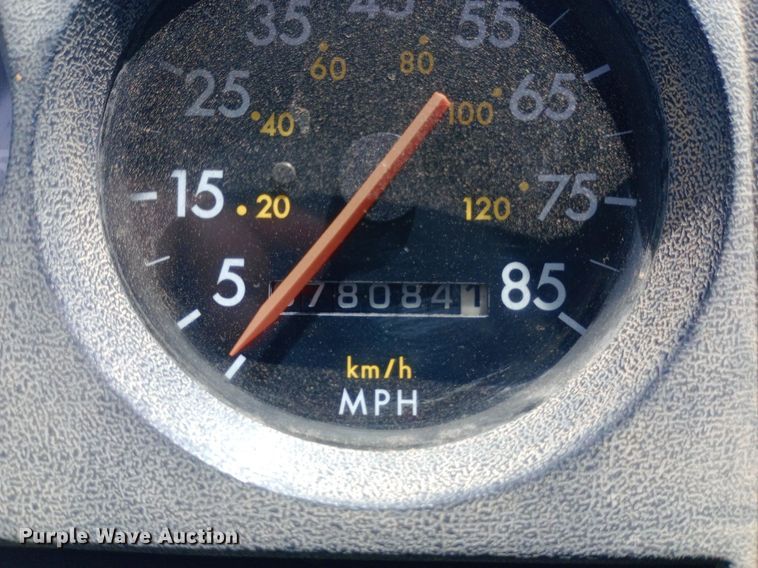 image for item DQ7140 1999 Freightliner  FL80 dump truck