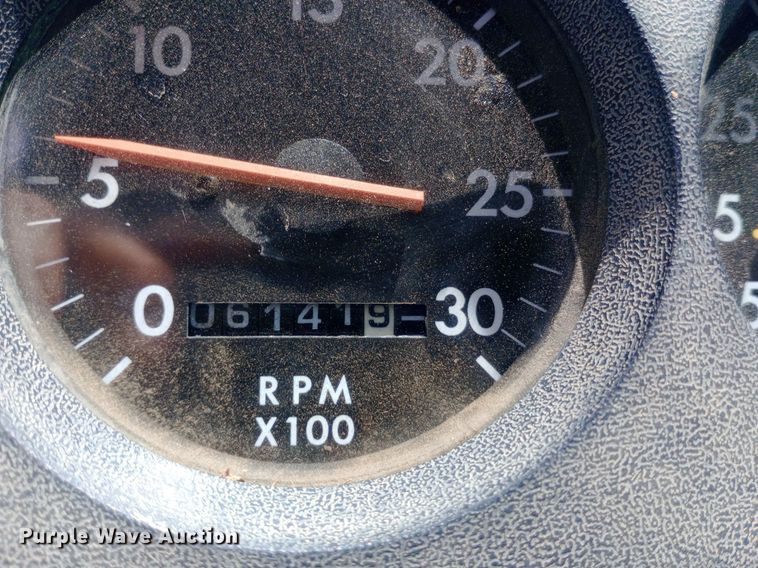 image for item DQ7140 1999 Freightliner  FL80 dump truck