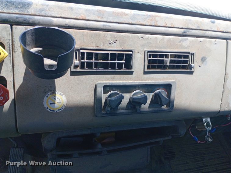 image for item DQ7140 1999 Freightliner  FL80 dump truck