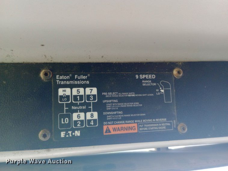 image for item DQ7140 1999 Freightliner  FL80 dump truck