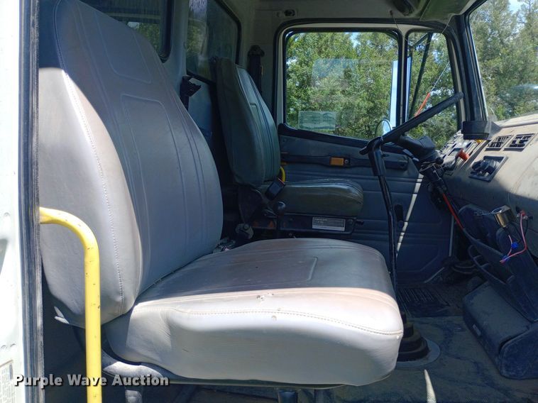 image for item DQ7140 1999 Freightliner  FL80 dump truck