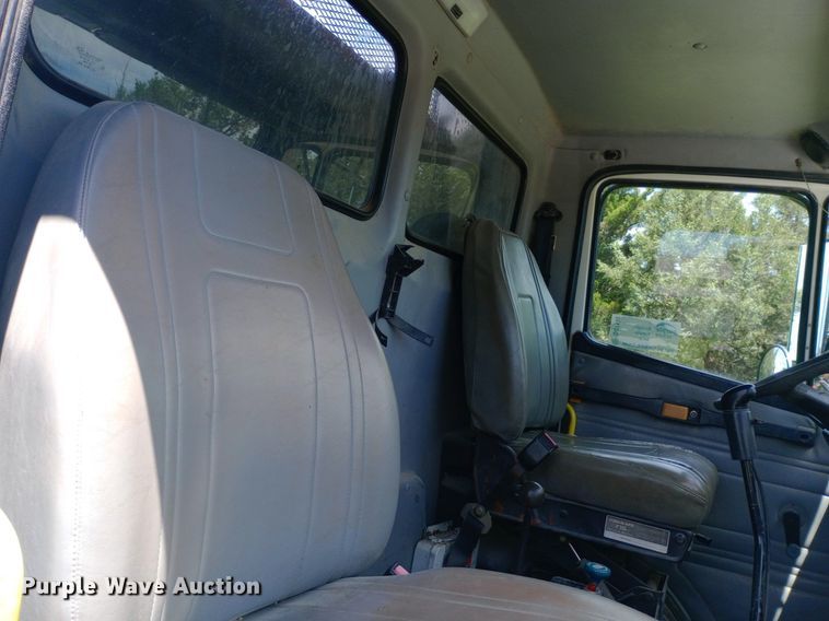 image for item DQ7140 1999 Freightliner  FL80 dump truck