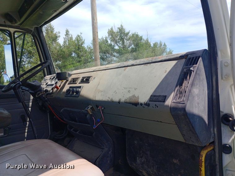 image for item DQ7140 1999 Freightliner  FL80 dump truck