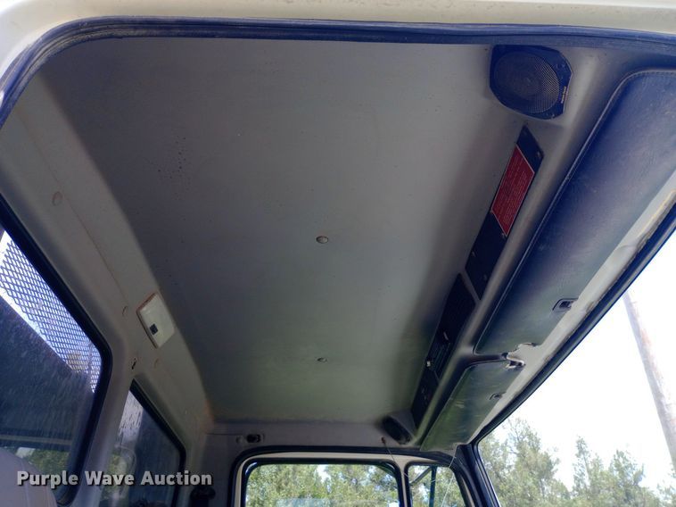 image for item DQ7140 1999 Freightliner  FL80 dump truck