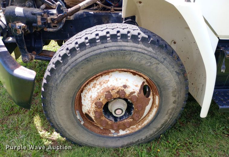 image for item DQ7140 1999 Freightliner  FL80 dump truck