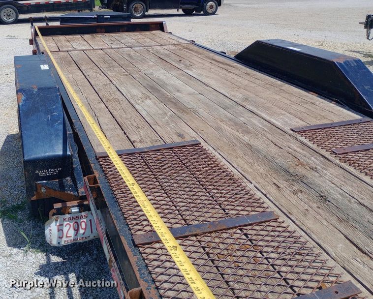 image for item DQ7142 2011 Finish Line tilt deck equipment trailer