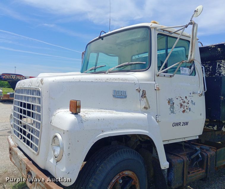 image for item DQ7143 1980 Ford 7000 dump truck