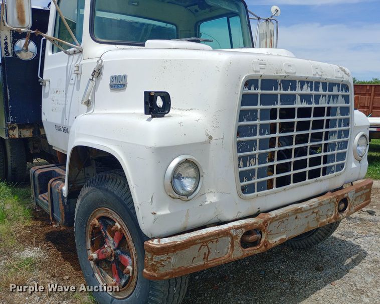 image for item DQ7143 1980 Ford 7000 dump truck