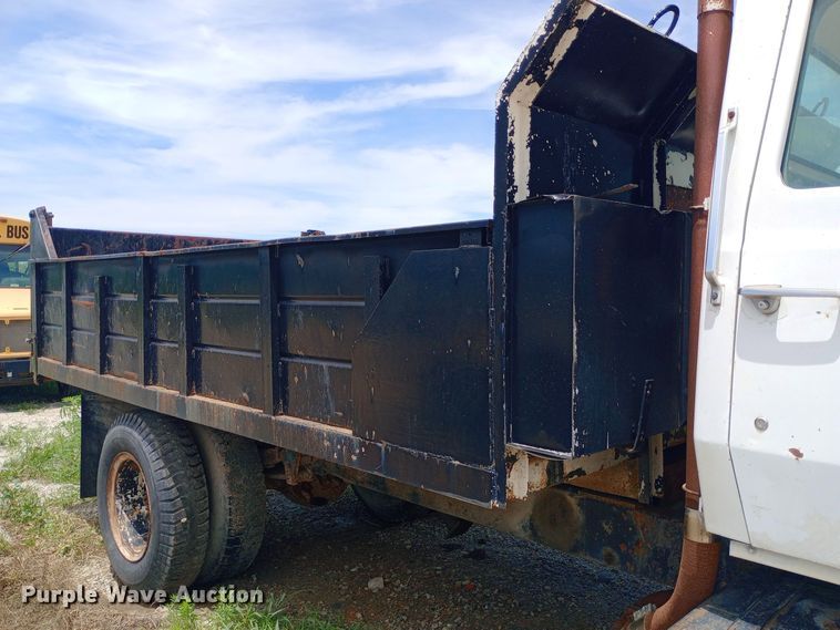 image for item DQ7143 1980 Ford 7000 dump truck