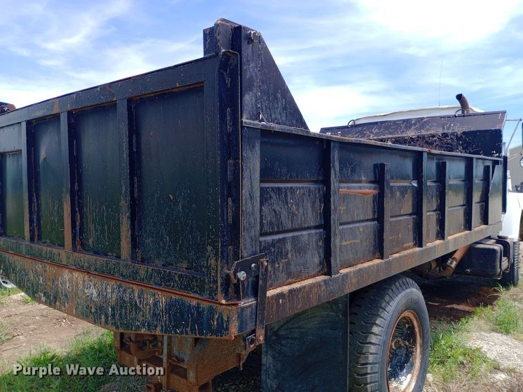 image for item DQ7143 1980 Ford 7000 dump truck