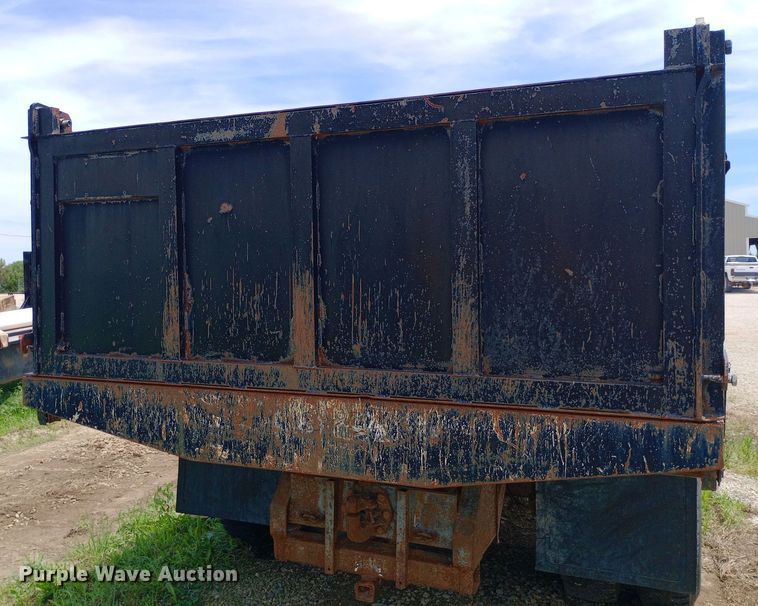 image for item DQ7143 1980 Ford 7000 dump truck