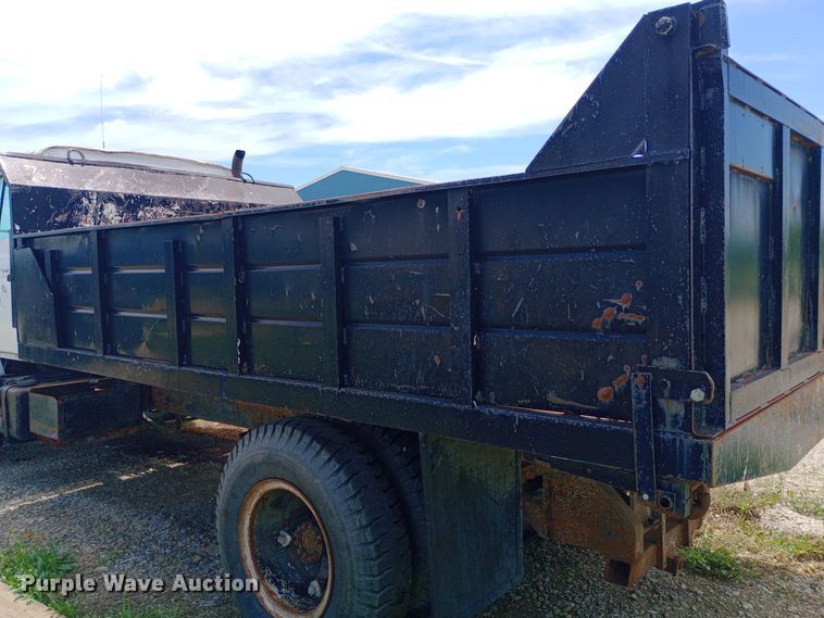 image for item DQ7143 1980 Ford 7000 dump truck