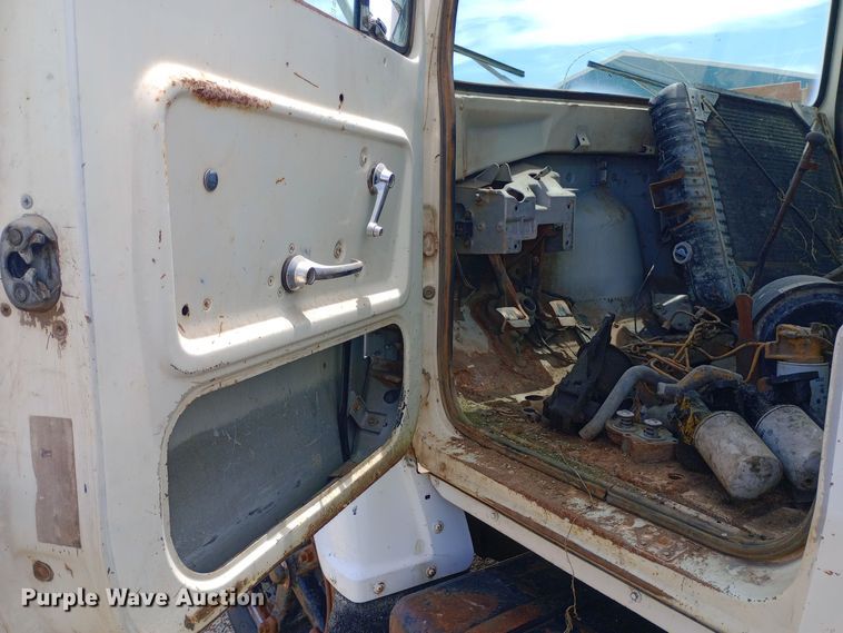 image for item DQ7143 1980 Ford 7000 dump truck