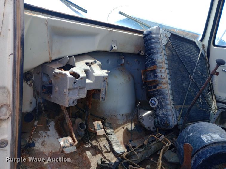 image for item DQ7143 1980 Ford 7000 dump truck